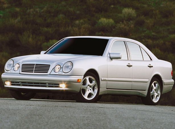 Mercedes-Benz Klasy E W210 (1995-2002) - skrzynka bezpieczników i przekaźników