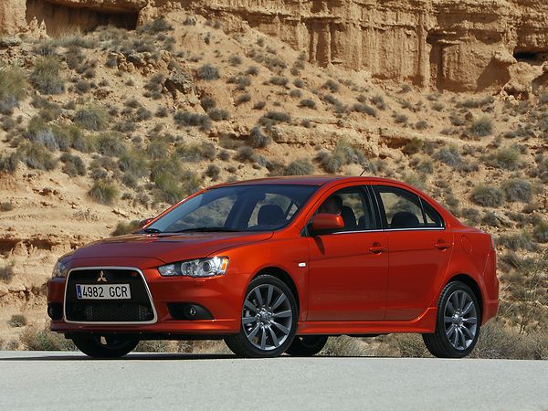 Mitsubishi Lancer X (2007-2017) - skrzynka bezpieczników i przekaźników