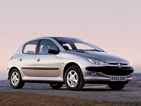 Peugeot 206 (1999-2002) - skrzynka bezpieczników i przekaźników