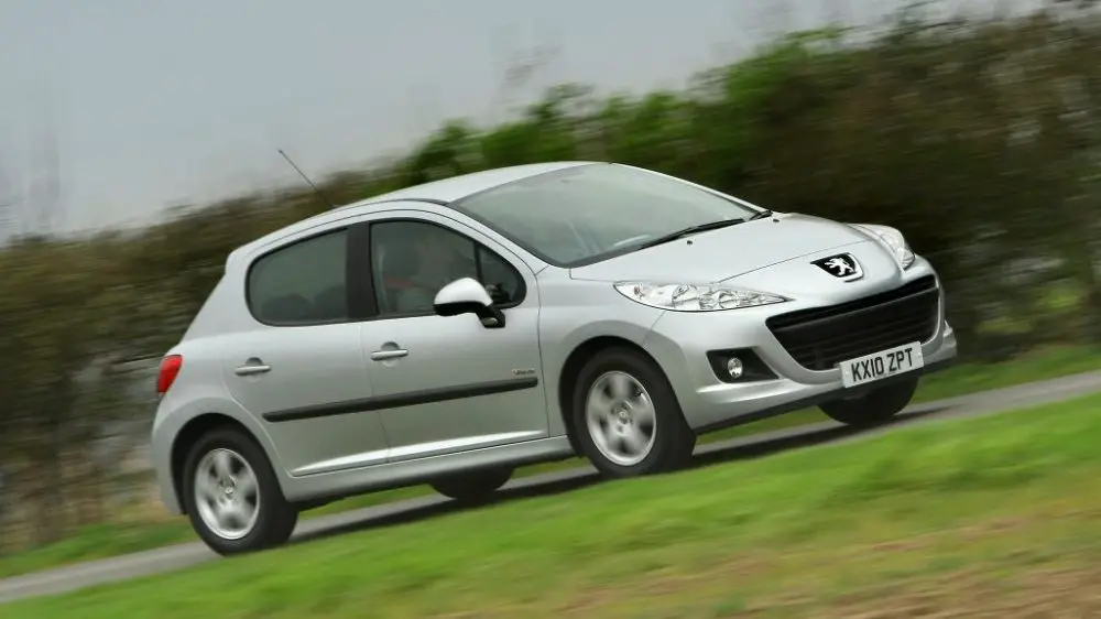 Peugeot 207 (2011-2013) - skrzynka bezpieczników i przekaźników