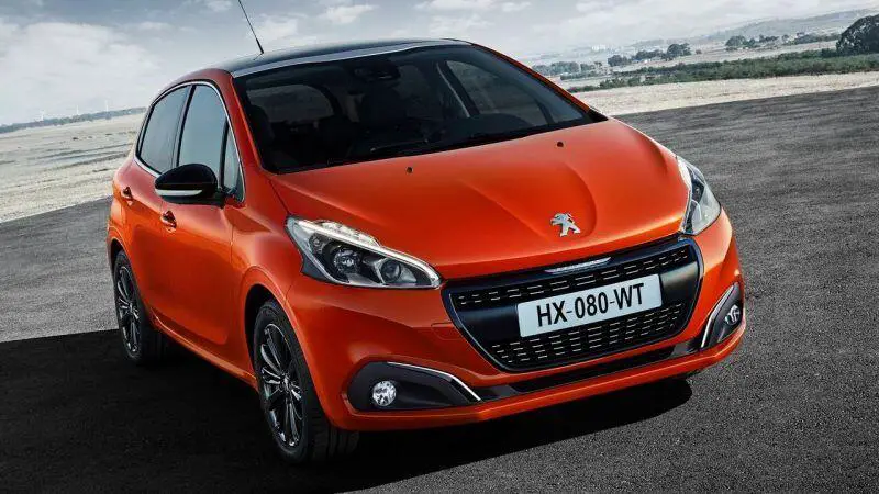 Peugeot 208 (2017-2019) - skrzynka bezpieczników i przekaźników