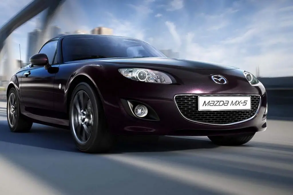 Mazda MX-5 (2010-2015) - skrzynka bezpieczników i przekaźników