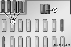 Mercedes-Benz Axor (2015-2022) - skrzynka bezpieczników i przekaźników