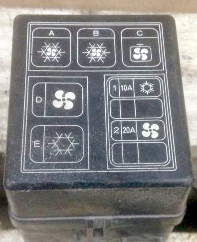 Mitsubishi Colt 5 (1994-2002) - skrzynka bezpieczników i przekaźników