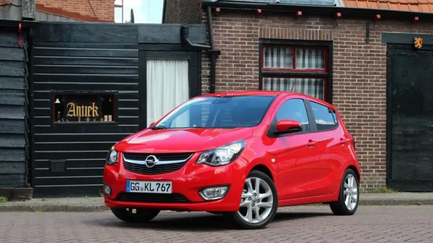 Opel KARL (2015-2016) - skrzynka bezpieczników i przekaźników