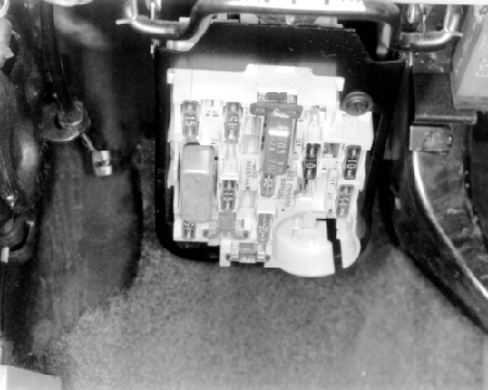 Ford Taurus (1985-1991) - skrzynka bezpieczników i przekaźników