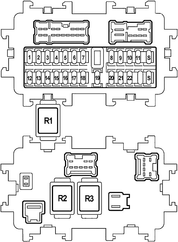 Nissan Teana (J31) (2003-2008) - skrzynka bezpieczników i przekaźników