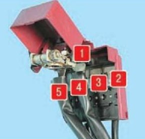 Nissan Tiida - skrzynka bezpieczników i przekaźników