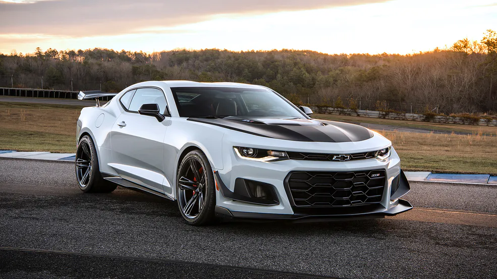 Chevrolet Camaro (2016-2018) - skrzynka bezpieczników i przekaźników