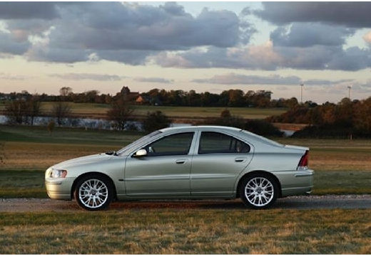 Volvo S60 (2006) - skrzynka bezpieczników i przekaźników