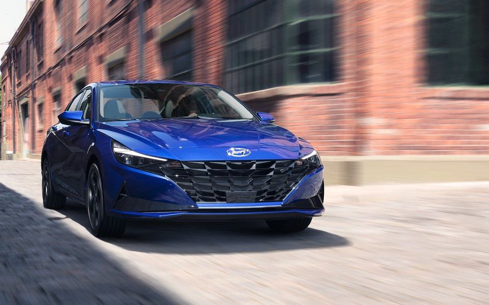 Hyundai Elantra (2021-2022) - skrzynka bezpieczników i przekaźników