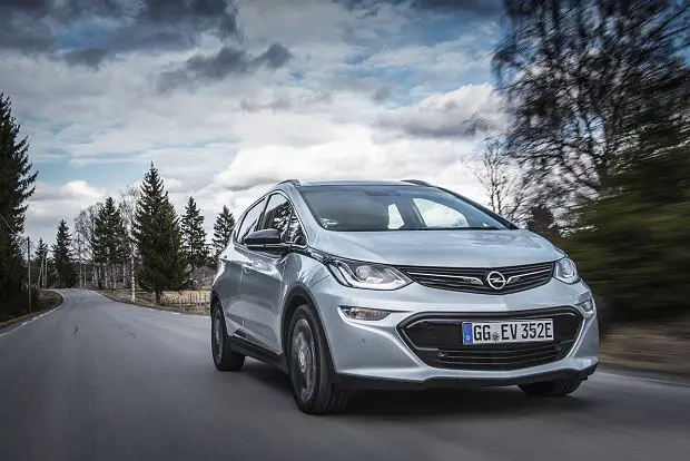 Opel Ampera E (2016-2022) - skrzynka bezpieczników i przekaźników