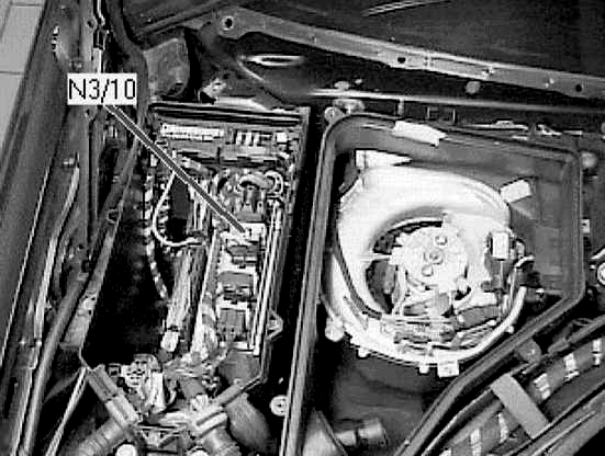Mercedes-Benz Klasa S W140 (1991-1998) - skrzynka bezpieczników i przekaźników