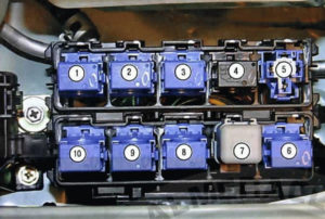 Nissan Almera Classic B10 (2006-2013) - skrzynka bezpieczników i przekaźników