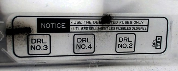 Toyota Highlander XU20 (2001-2007) - skrzynka bezpieczników i przekaźników