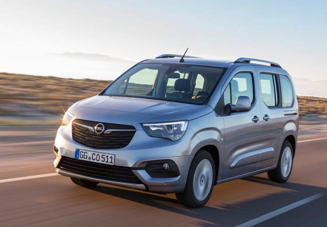 Opel Combo E (2019-2021) - skrzynka bezpieczników i przekaźników