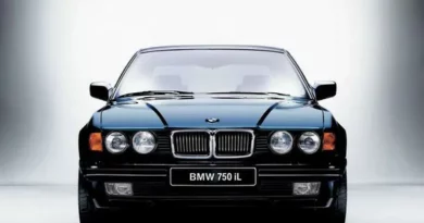 BMW 7 E32 (1987-1994) - skrzynka bezpieczników i przekaźników