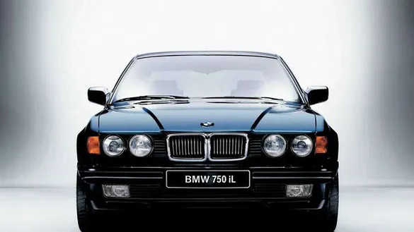 BMW 7 E32 (1987-1994) - skrzynka bezpieczników i przekaźników