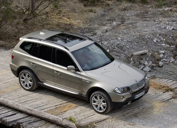 BMW X3 (E83) (2003-2010) - skrzynka bezpieczników i przekaźników