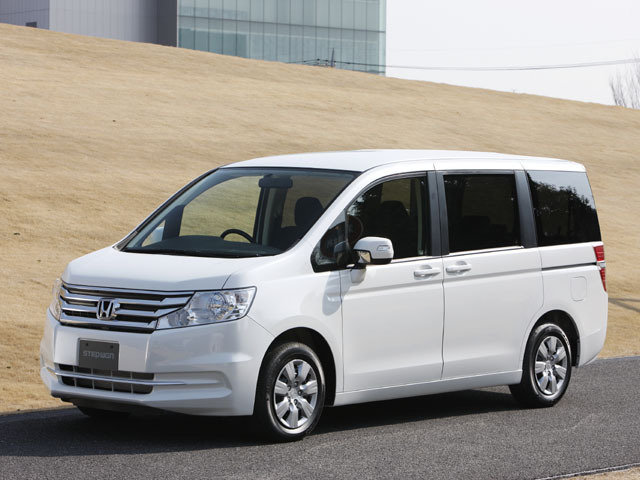 Honda StepWGN (2009-2015) - skrzynka bezpieczników i przekaźników