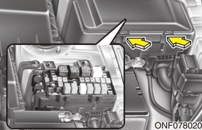 Hyundai Sonata NF (2009-2010) - skrzynka bezpieczników i przekaźników
