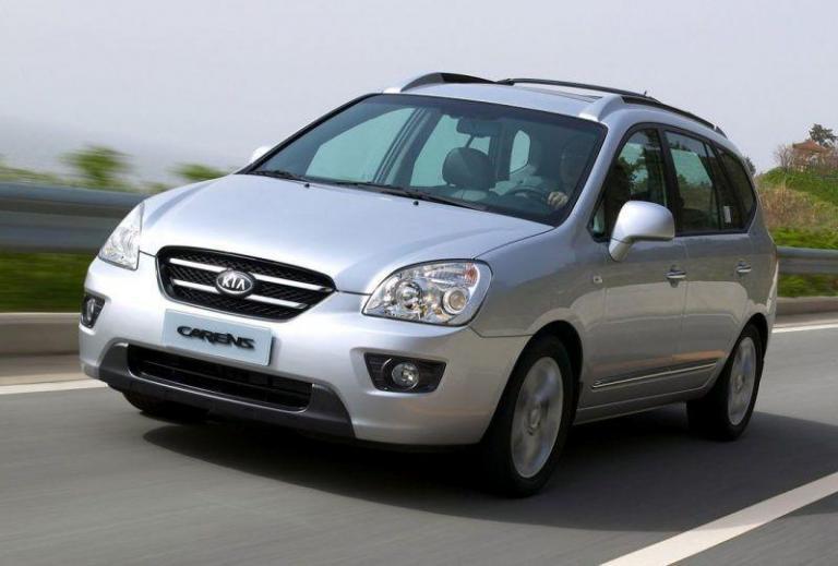 Kia Carens UN (2007-2013) - skrzynka bezpieczników i przekaźników