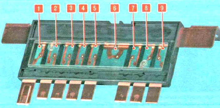 Kia Forte i Cerato (2009-2013) - skrzynka bezpieczników i przekaźników