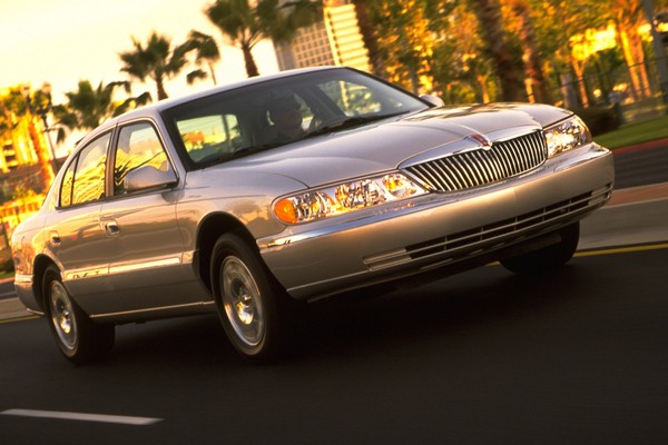 Lincoln Continental (1995-2002) - skrzynka bezpieczników i przekaźników