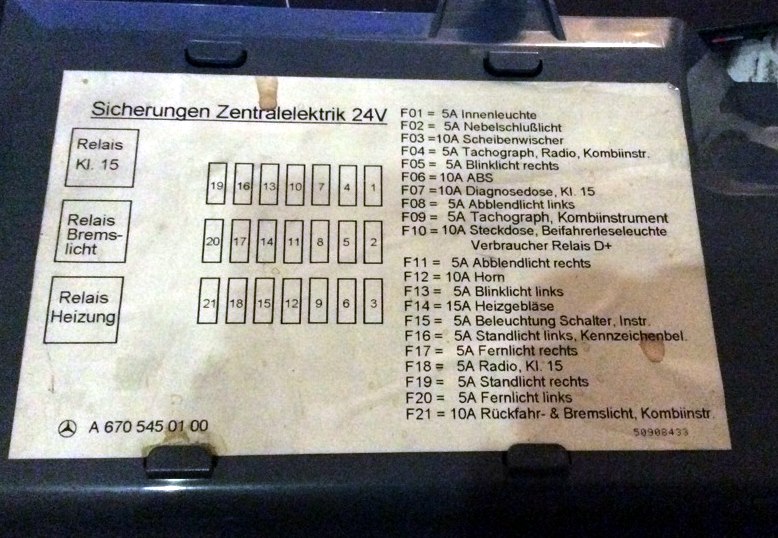 Mercedes-Benz Vario 814 (1998-2004) - skrzynka bezpieczników i przekaźników