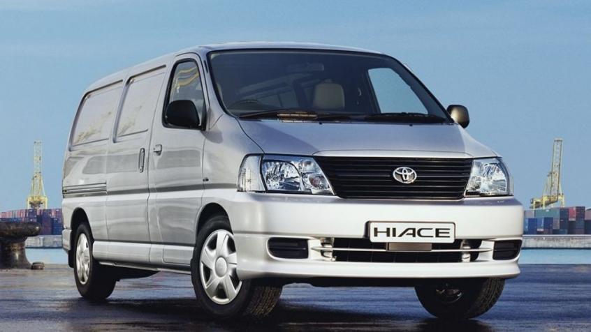Toyota HiAce (2004-2013) - skrzynka bezpieczników i przekaźników