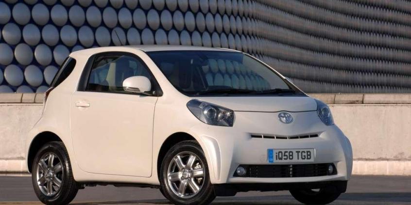 Toyota iQ (2008-2015) - skrzynka bezpieczników i przekaźników